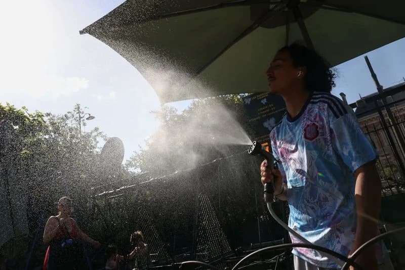 Record May Heat Wave in France Kills Seven, Sparks Drowning Deaths and Warnings