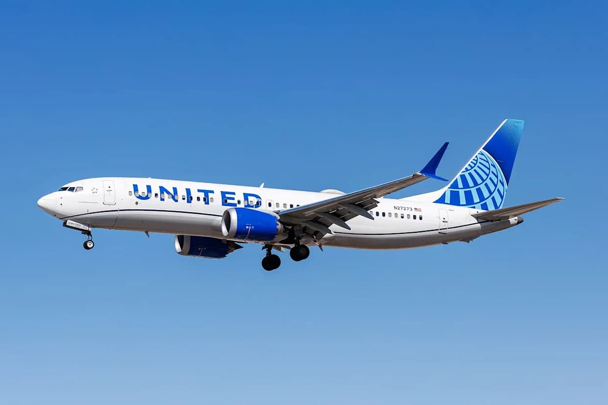 United Flight Diverts After Passenger Allegedly Attempts to Enter Cockpit; Suspect Arrested