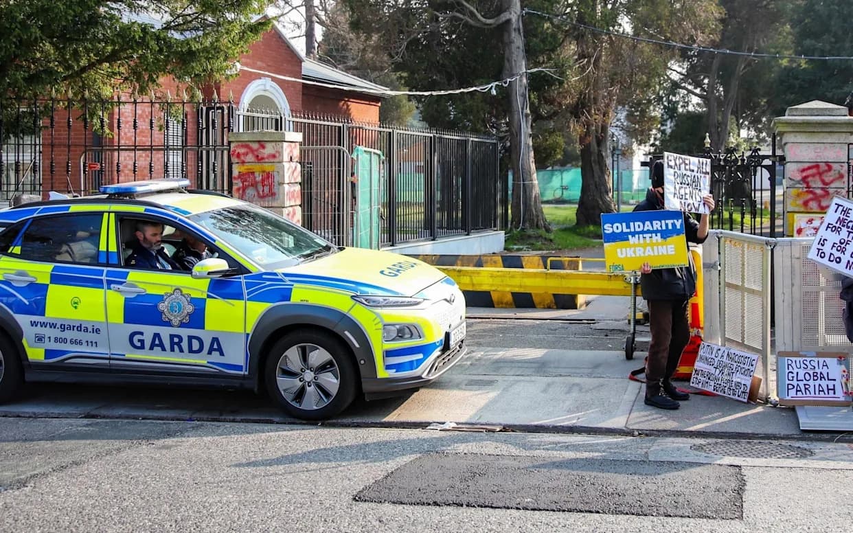 UK Warns Ireland’s Open Visa Policy Could Be Used As A ‘Back Door’ By Russian Spies