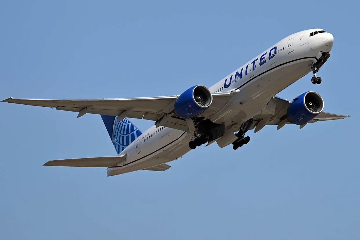 Inflight Alarm: United Flight 236 Turns Back After Passenger Reports Bluetooth Network Named "BOMB"