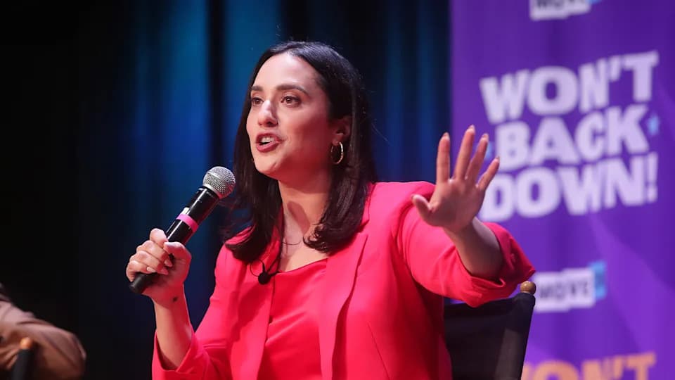 Democrats Call Lack Of Paid Menstrual Leave 'Economic Violence' — Push H.R. 8158 For Reproductive Healthcare Leave