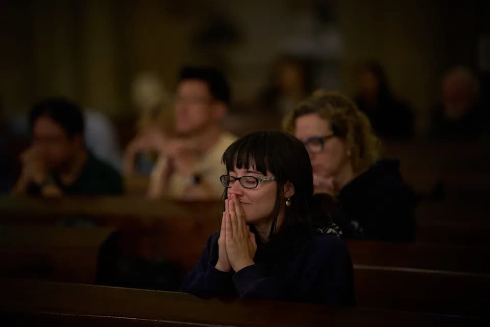 Returning to the Fold? Young Spaniards Rediscover Catholicism Ahead of Pope Leo XIV’s Visit