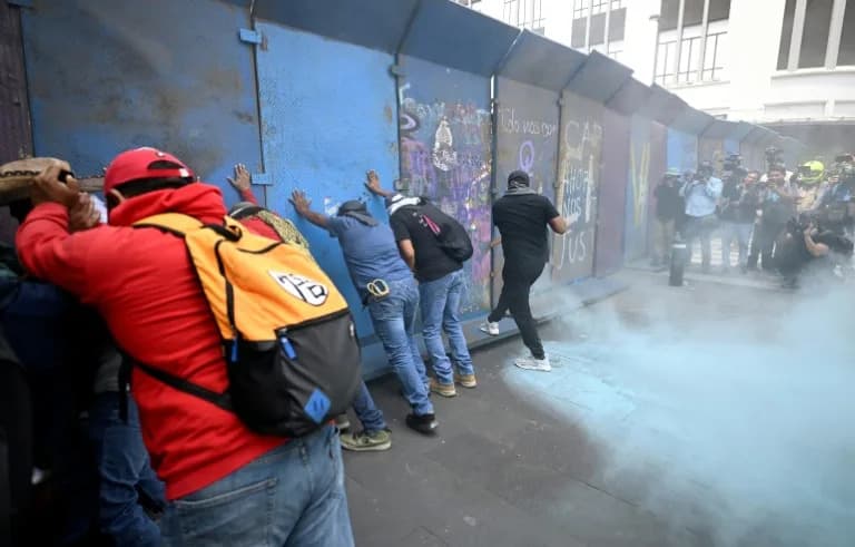 Mexico City Deploys Tear Gas as Teachers Clash Near World Cup Fan Fest
