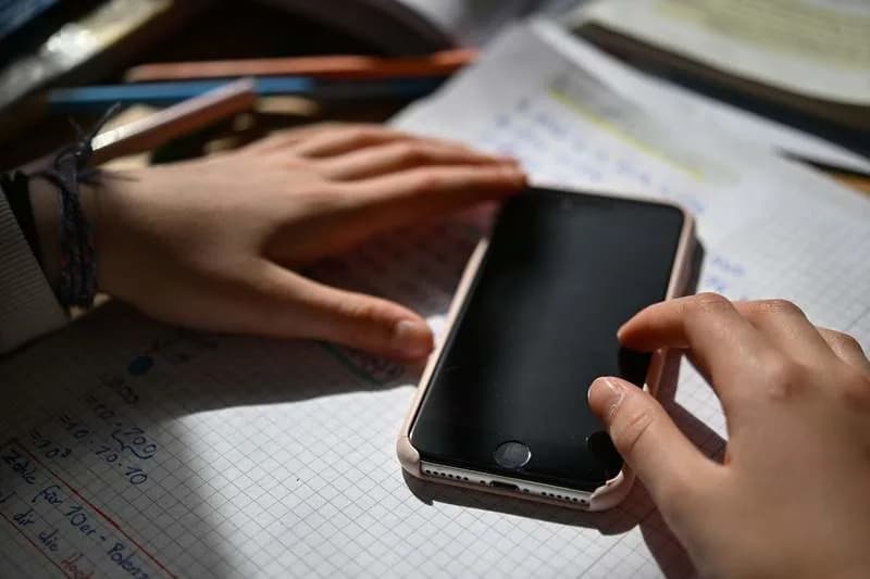 Poland to Ban Smartphones in All Primary Schools From Sept. 1, 2026