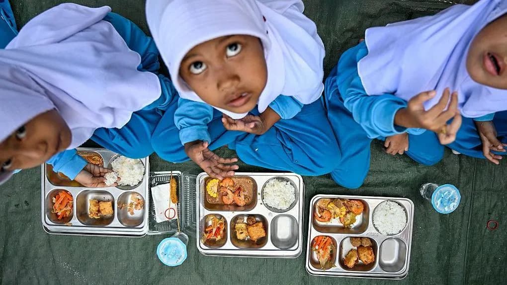 Prabowo Dismisses Head Of Free School Meals After Thousands Fall Ill; Corruption Probe Underway