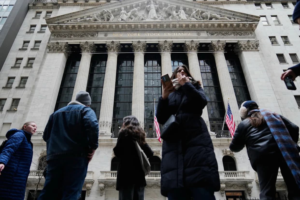 New York’s Wealthy Stay on the Sidelines as the Left Gains Influence