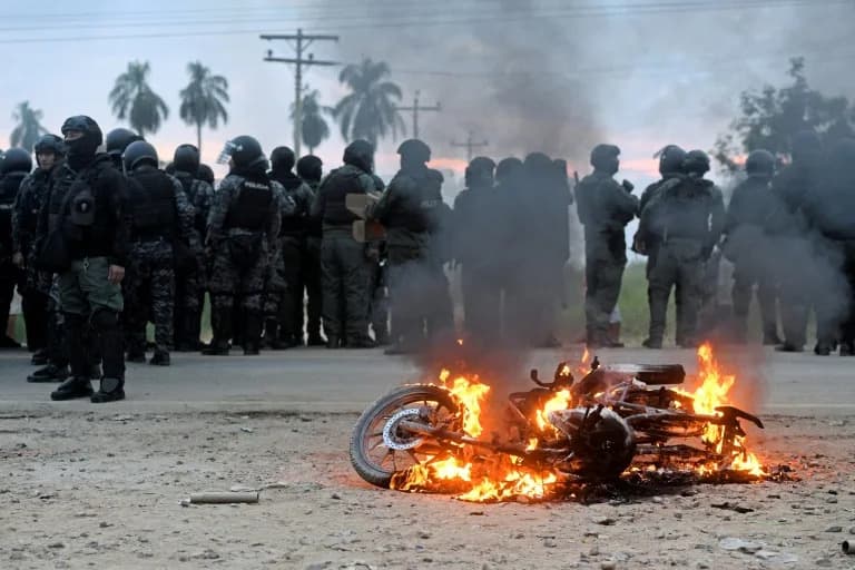Bolivia Lets President Deploy Troops To Break Blockades Amid Worsening Shortages