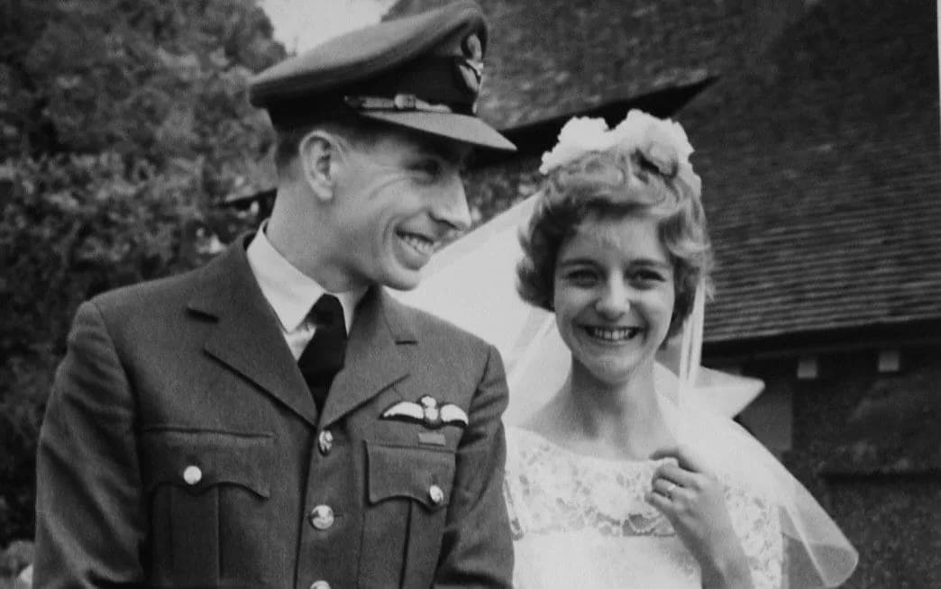 RAF Squadron Leader Terry Hilliard, 93, Who Flew Canberra Through H‑Bomb Mushroom Cloud, Dies