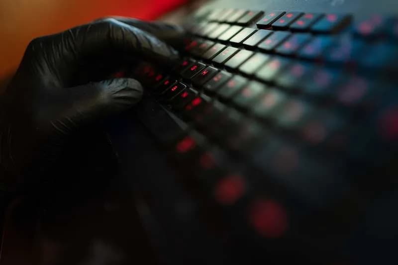 Cyberattack Halts Electronic Payments Across Tehran — Banks Say Services Restored