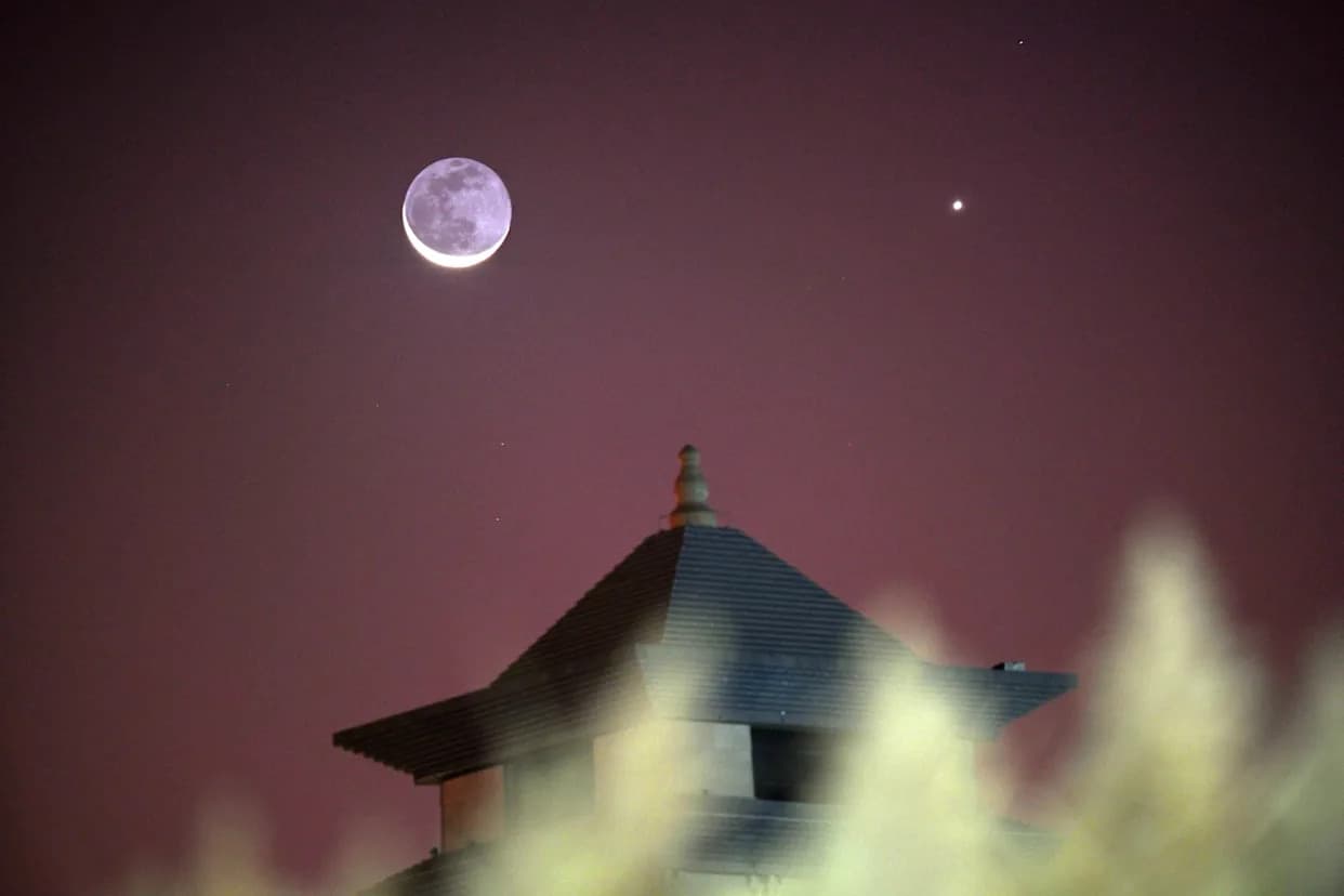 Crescent Moon Lines Up With Venus, Jupiter and Mercury This Week — Three Nights to Watch the Sky