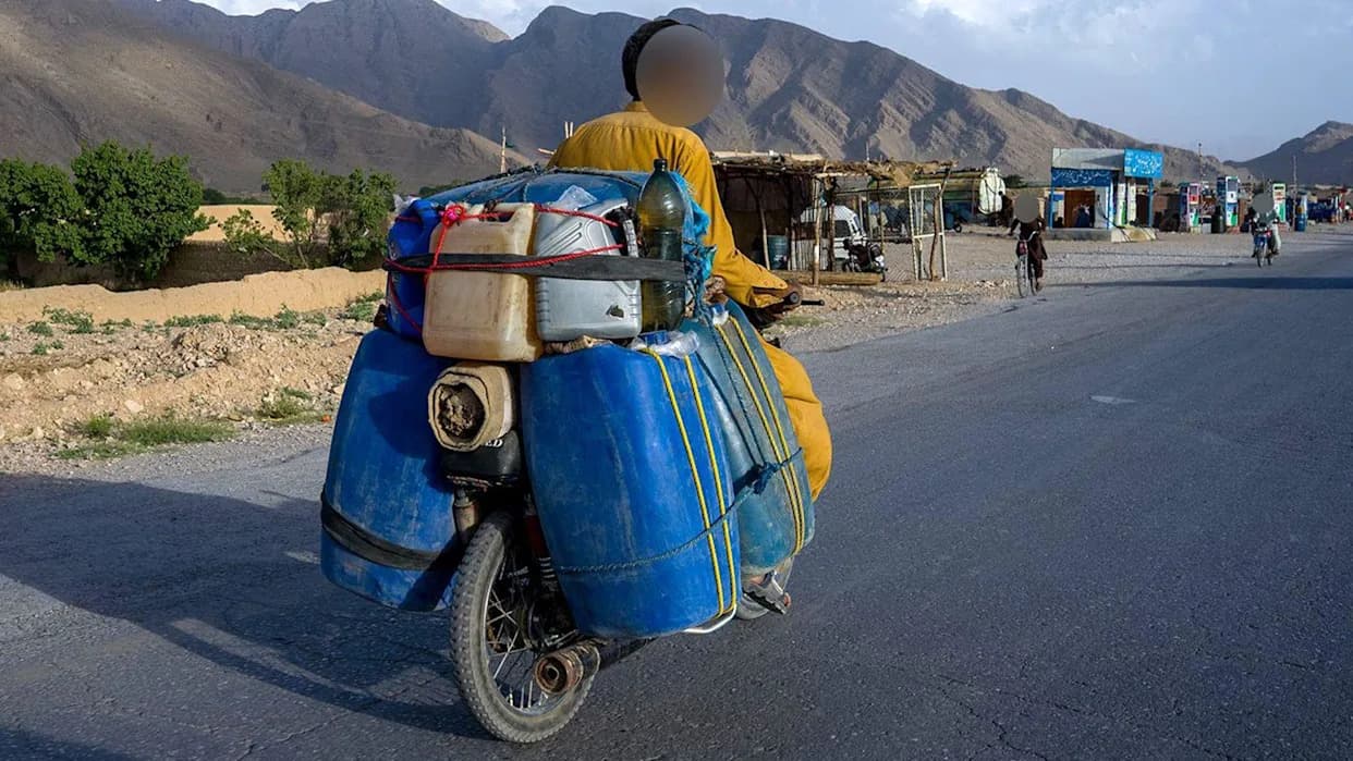 Heat, Dust and Danger: Bikers Smuggle Iranian Fuel Across Pakistan's Porous Border