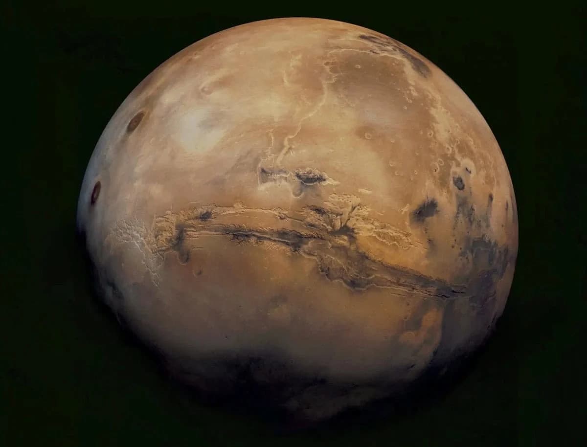 Garnet Found in Martian Meteorite Suggests Unexpected Hot, High‑Pressure History