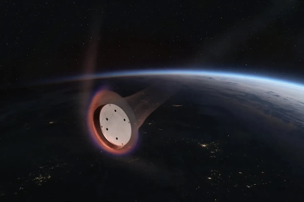 SpaceX Quietly Tests ‘Starfall’ — Flying‑Saucer Reentry Capsule Fuels Military Speculation