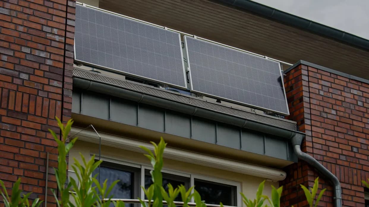 Illinois May Revive Plug-In "Balcony" Solar This Fall — A New Option for Renters To Cut Bills