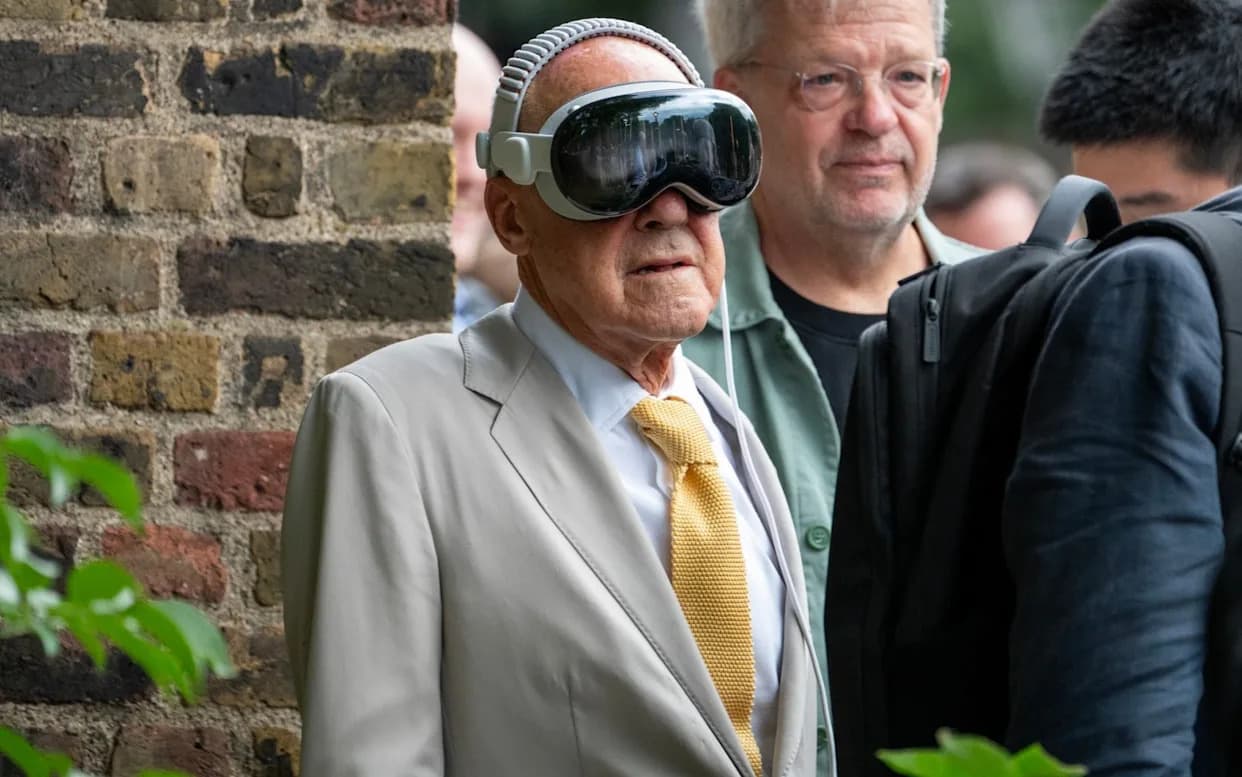 Foster Previews Queen Elizabeth II Memorial With VR Mock-Up At St James’s Park