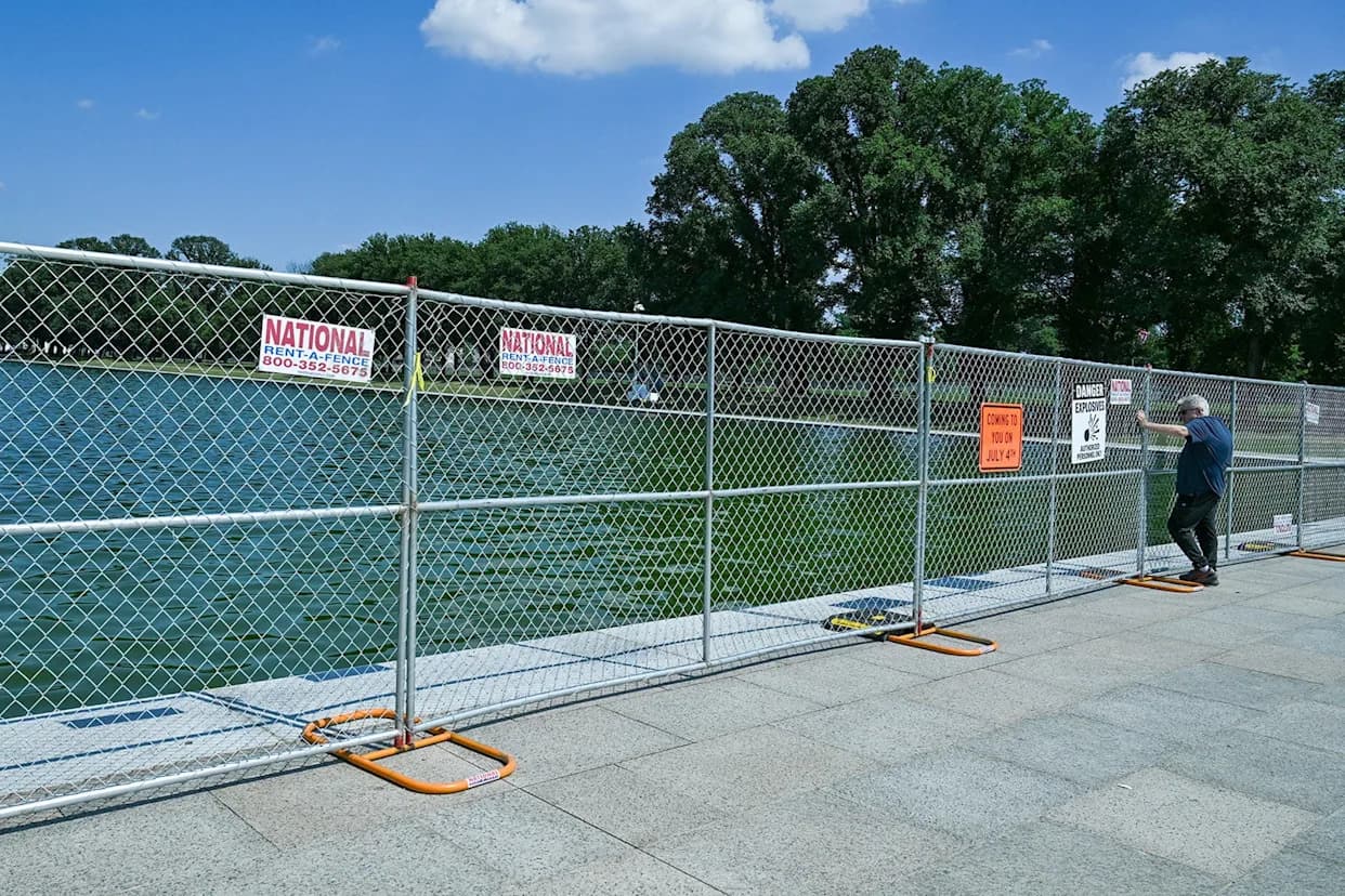 How a Paint Job Turned the Reflecting Pool Into Trump’s Most Viral Embarrassment