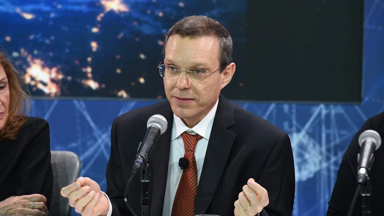 White House Appoints Harvard Astronomer Avi Loeb to Lead UAP Advisory Team; Critics Voice Concerns