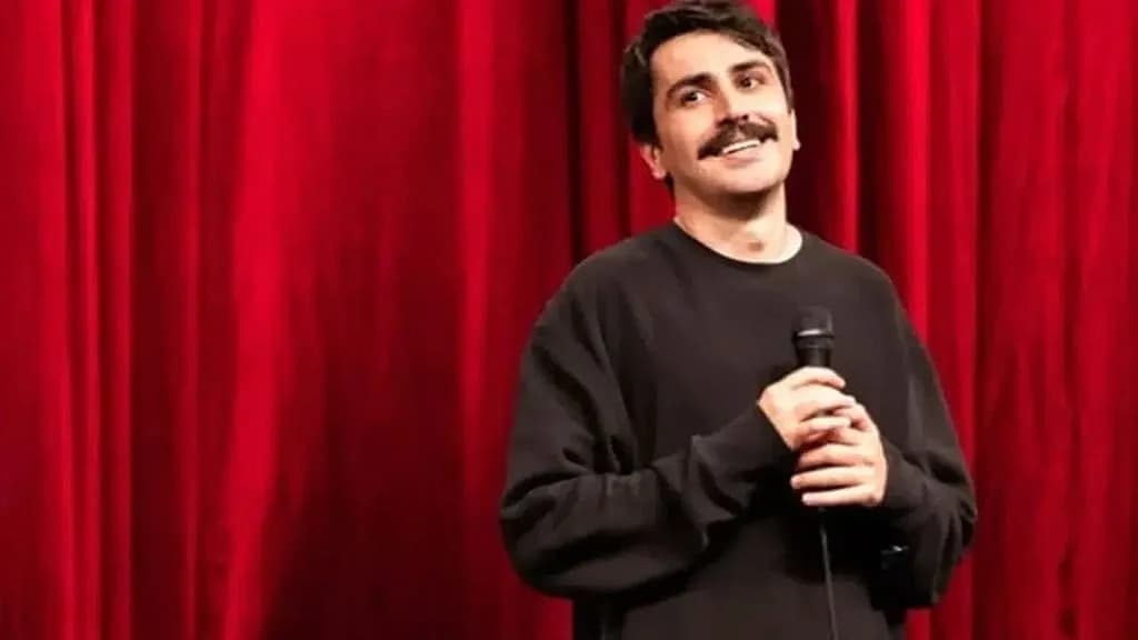 Popular Comedian Deniz Göktaş Detained at Istanbul Airport After Satirical Routine Sparks 185 Complaints