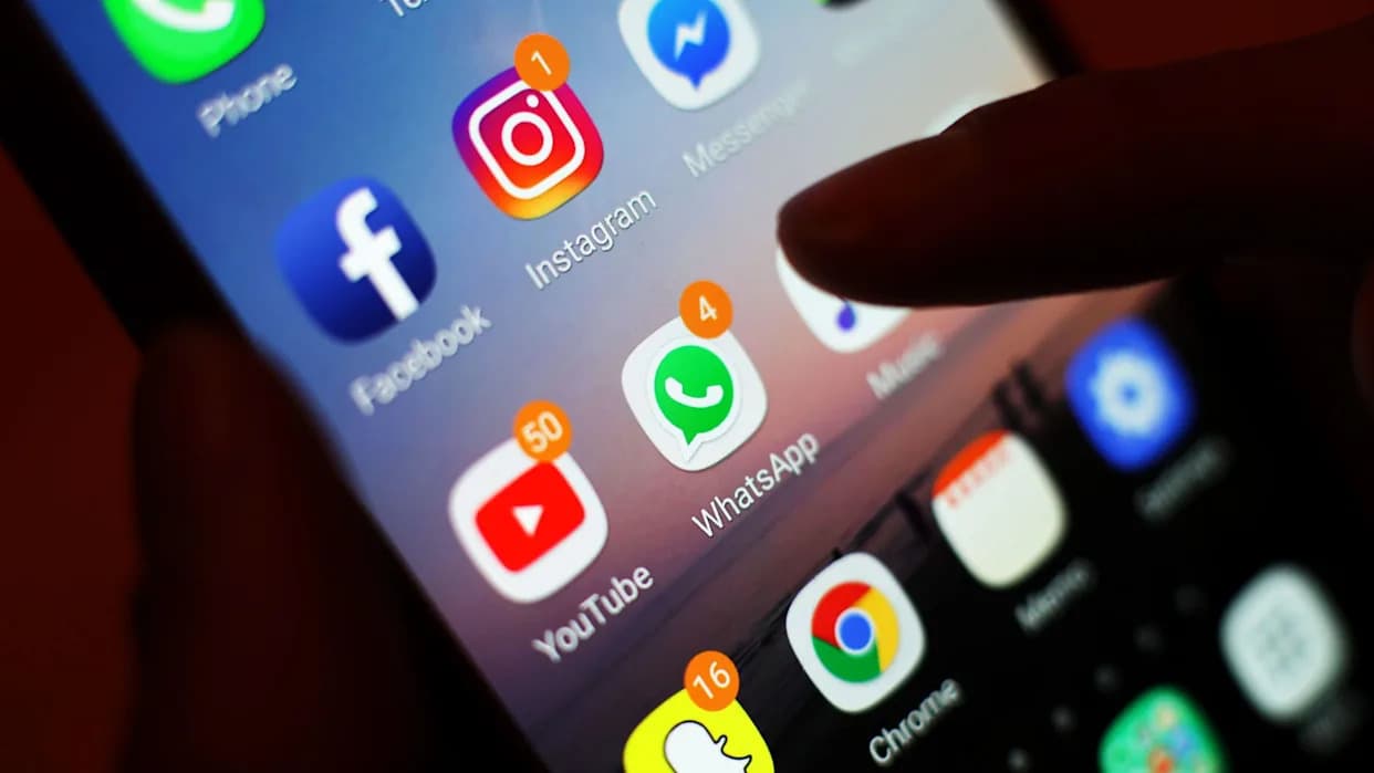 Blanchelande College to Ban Smartphones for Year 7 Pupils From September to Protect Focus and Wellbeing