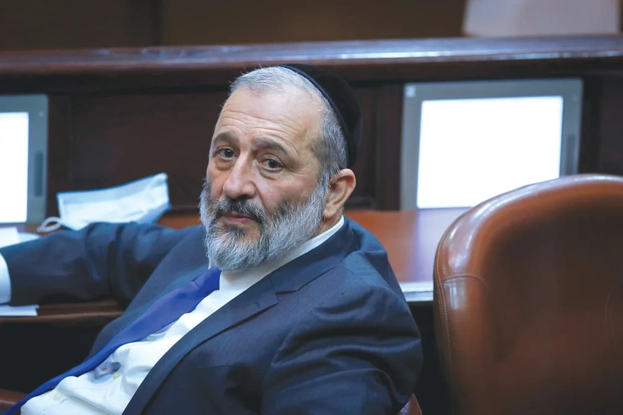 Shas Spiritual Leader Conditions Party Support on Passage of Basic Law: Torah Study