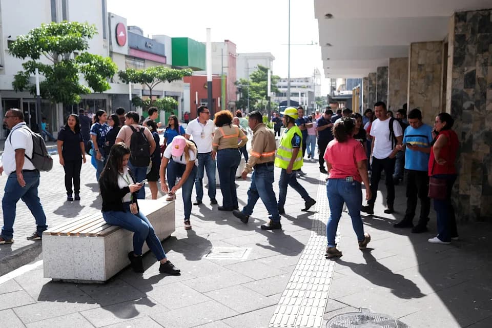 Magnitude 7.3 Earthquake Strikes Near Mexico–Guatemala Border; Tsunami Alert Lifted