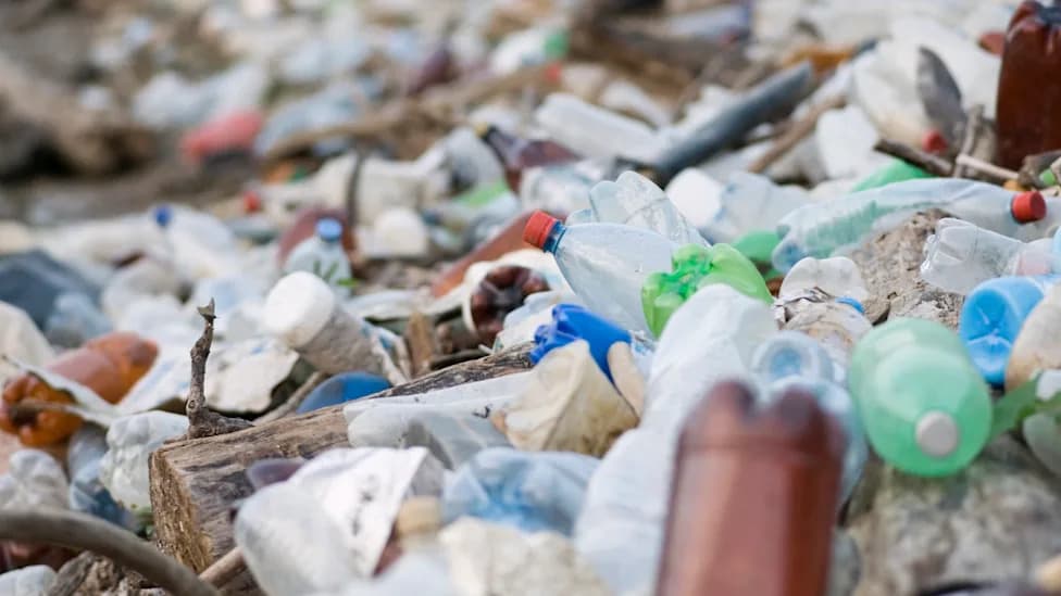 Airborne Microplastics Trap Heat — A Warming Effect Comparable to 200 Coal Plants