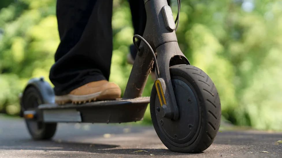 Northern Ireland Cracks Down On Illegal E‑Scooters: New Law, Rising Injuries and What You Need To Know