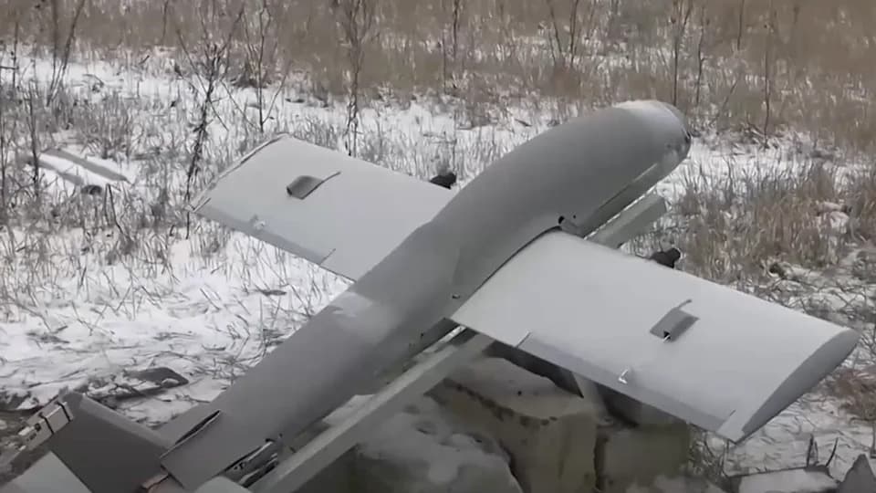 Russian Units Screw $2 Magnetic Compasses Onto Molniya Drones to Bypass GPS and Radio Jamming