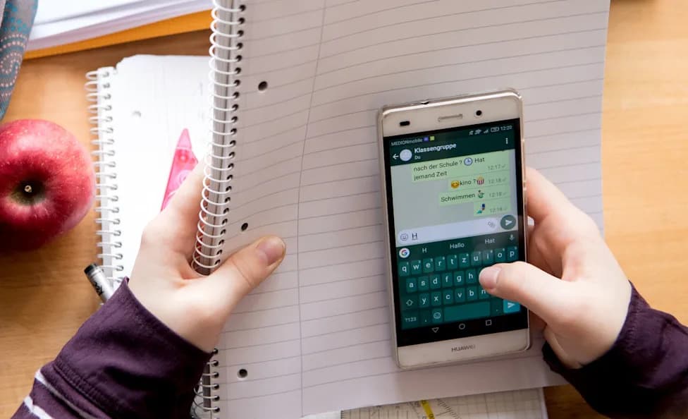 Czech Cabinet Approves Nationwide Ban on Mobile Phones and Smartwatches in Schools From 2027