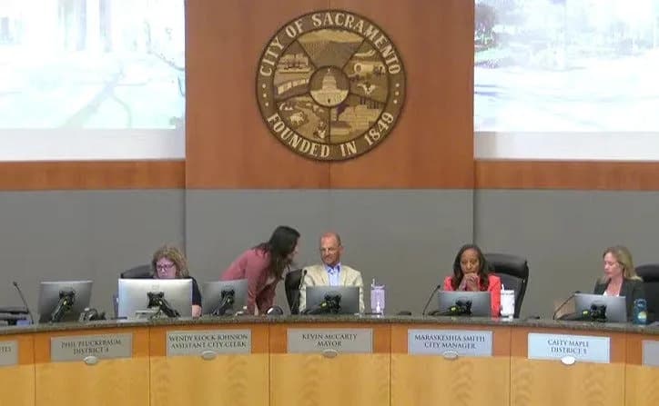 Hot Mic Catches Sacramento Mayor and Vice Mayor Discuss Banning Disruptive Council Attendees