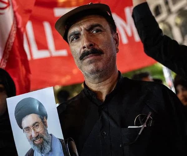 Iran’s IRGC Urges Civilians in Seven Countries to Avoid U.S. Sites as Tensions Escalate