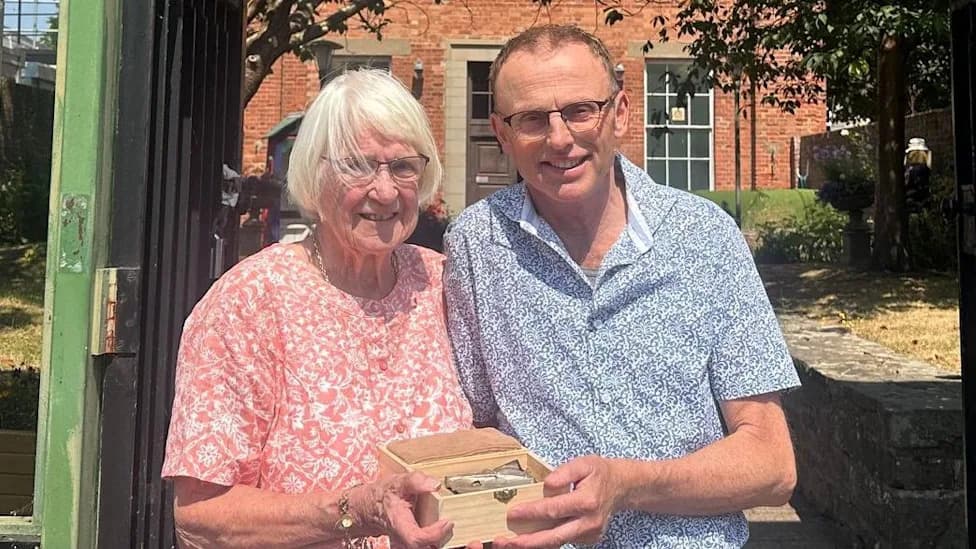 WWII Soldier’s Bullet-Damaged Cigarette Case Reunited With Daughter Nearly Eight Decades Later