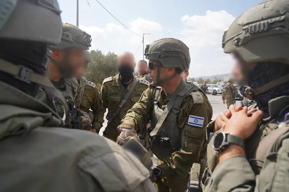 IDF Bars Palestinian Workers From Israeli Communities After Deadly West Bank Attacks