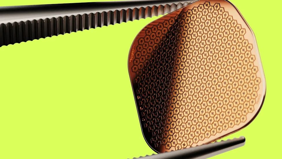 Europe Approves PRIMA: 2 mm Photovoltaic Retinal Chip Restores Limited Central Vision in Advanced AMD