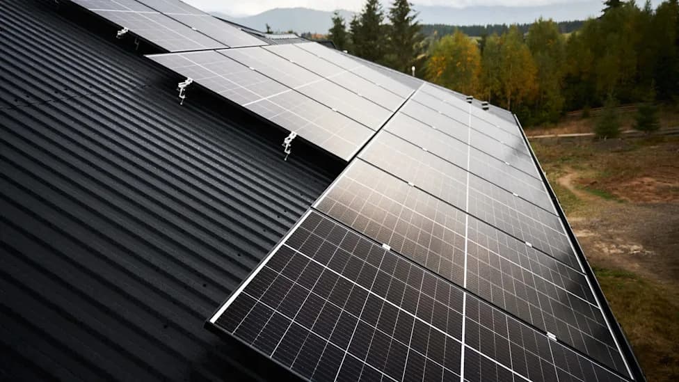 Record Surge: Solar + Batteries Made Up 91% Of New U.S. Power Capacity As Solar Overtakes Coal