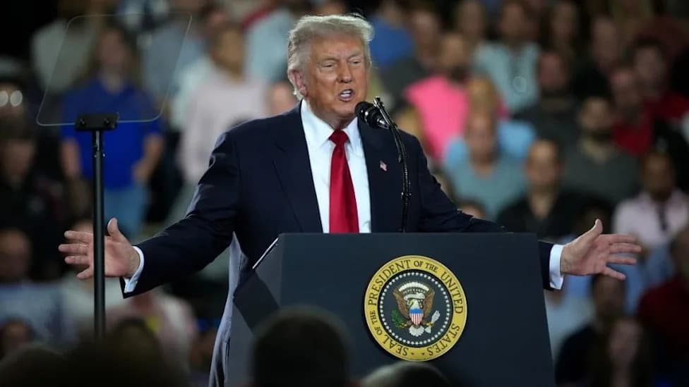 Trump Shrugs Off 'Pedophile Protector' Heckler, Labels Him 'Communist' at Michigan Rally