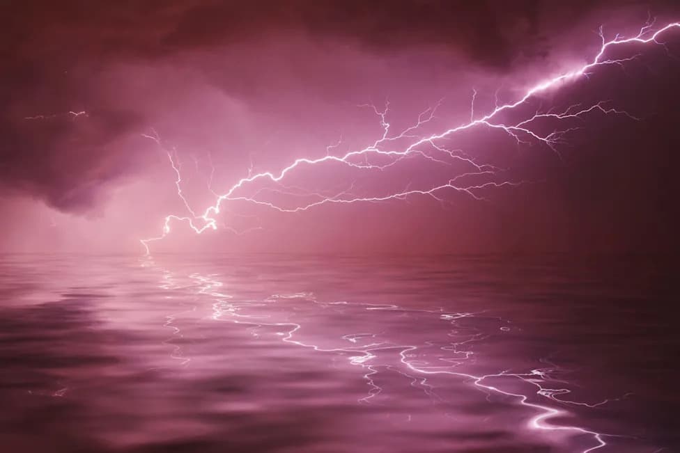 Mysterious Underwater 'Te Lapa' Flashes in the Pacific Still Baffle Scientists