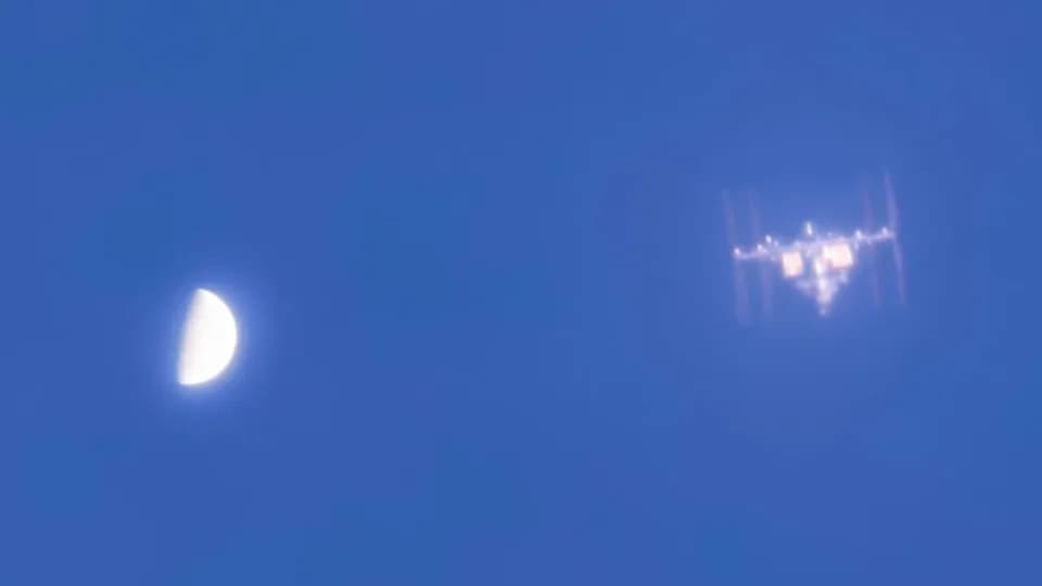 Stunning Daylight Shot: ISS Passes Beside Venus Captured by A.J. Smadi