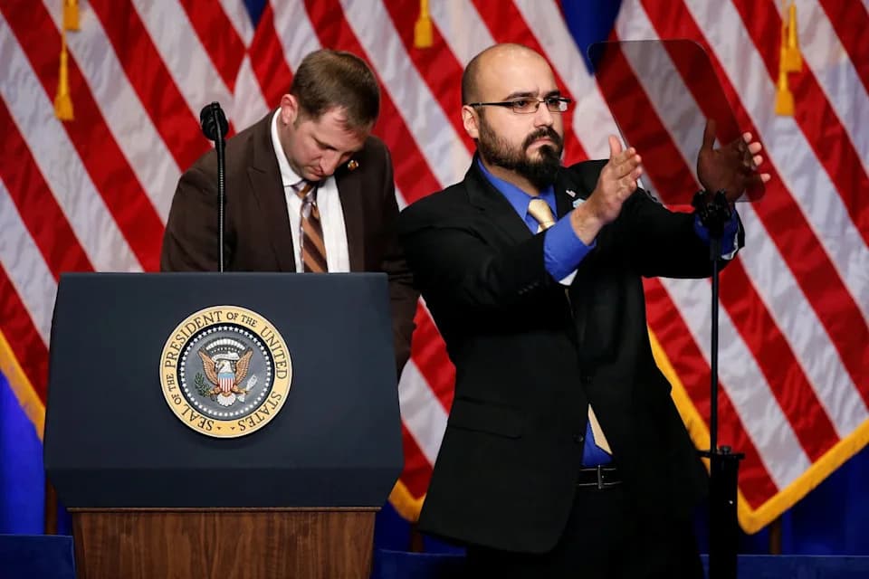 White House Teleprompter Operator Leaves Federal Post After Earning $100K+ Betting on Trump Speeches