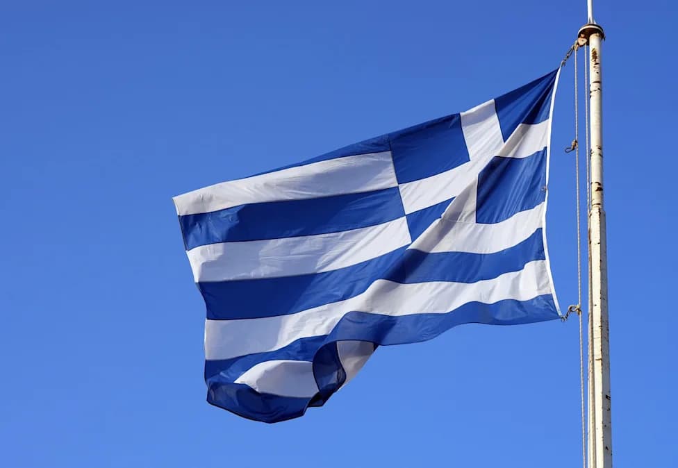 Wildfire Forces Evacuations on Paros as Crews Battle Spreading Blaze