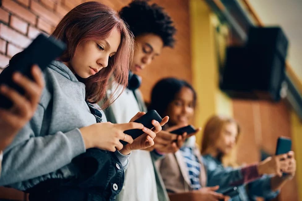 UCLA Study Finds Cellphone Ownership Linked To Lower Reading Comprehension In Elementary Students