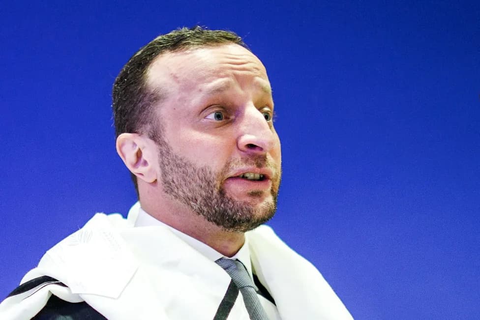 Video Shows Nazi Salute as Rabbi Threatened in Central Berlin — Police Investigate