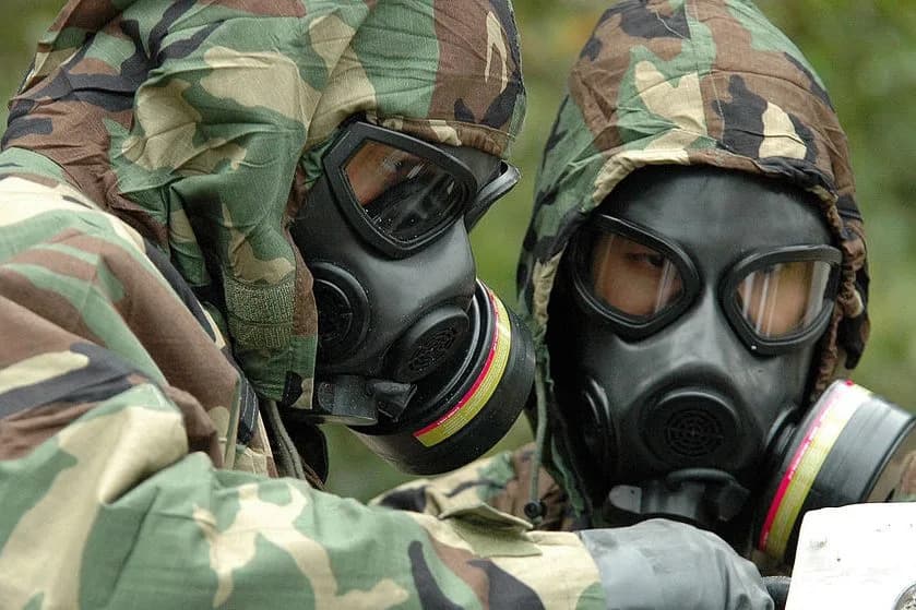 Experts: AI Chatbots Can Be Tricked Into Revealing Bioweapon Guidance — Safeguards Under Strain