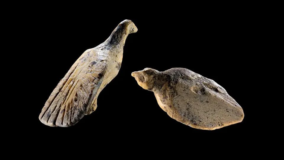 Tiny But Highly Detailed: 40,000-Year-Old Thumbnail Bird Figurines Carved From Mammoth Ivory Unearthed at Hohle Fels