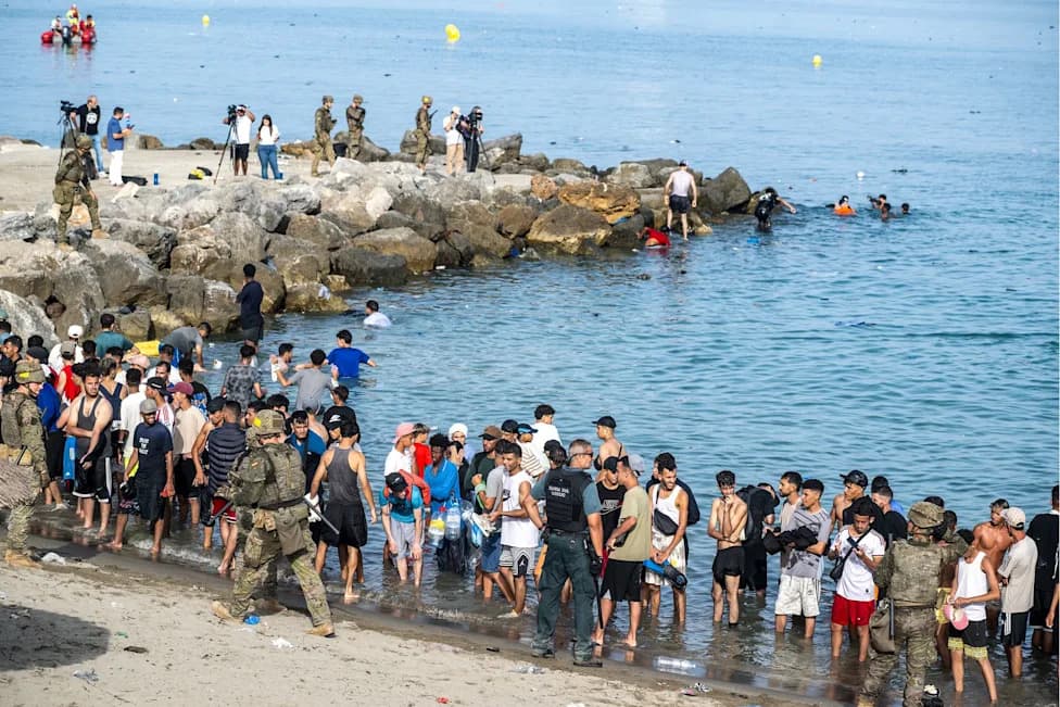 Hundreds of Migrants Try to Breach Melilla Border After Mass Influx in Ceuta