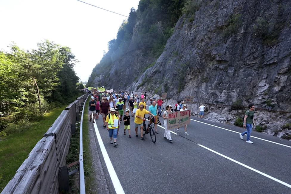 Fern Pass Shutdown: Two-Hour Closure Planned as Protest Targets Busy Alpine Transit Route