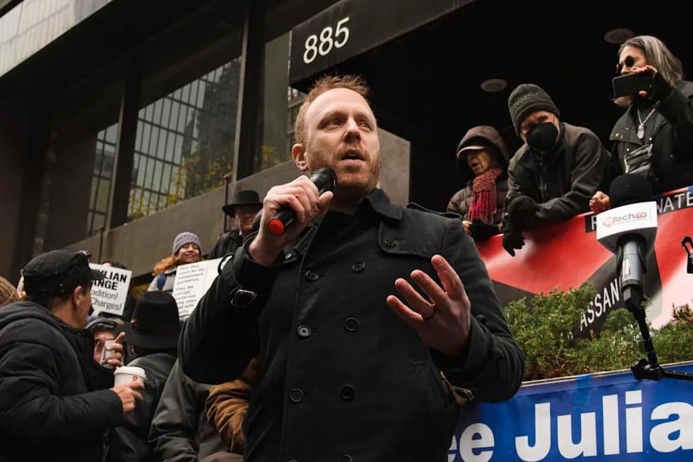 US Reporter Fights Back After Border Agents Seize His Cell Phones; Judge Orders Government To Account For Access