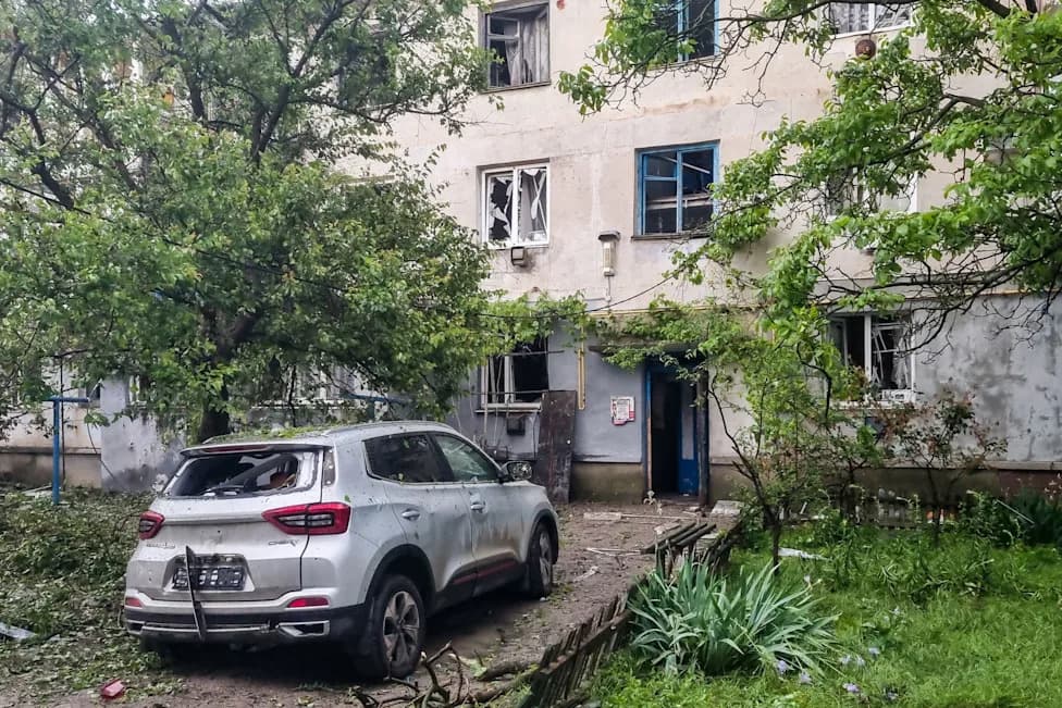 Russian Strikes Kill Civilians in Kherson, Injure Passengers in Nikopol; Kyiv Struck Overnight