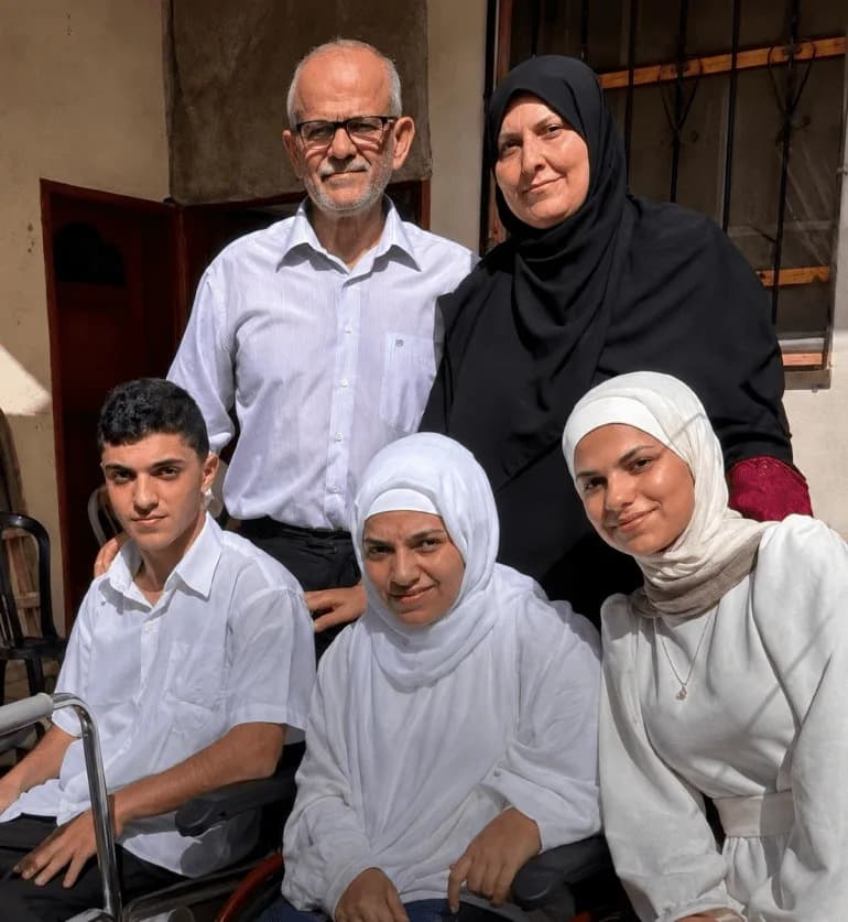 Gaza Siblings Score Top Tawjihi Results Amid Devastation and Displacement