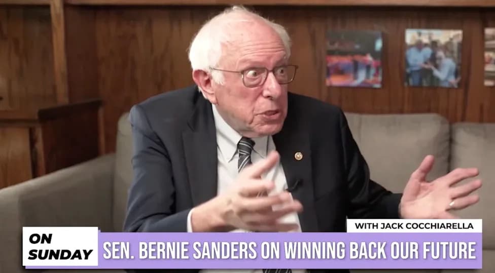 Bernie Sanders Slams Democratic Establishment as 'Way, Way Out of Touch' With Voters